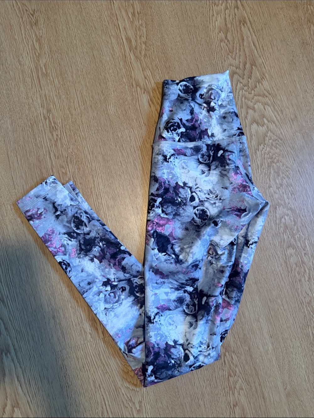 🌹RARE Vintage lululemon athletica Flower Print Leggings Size 4